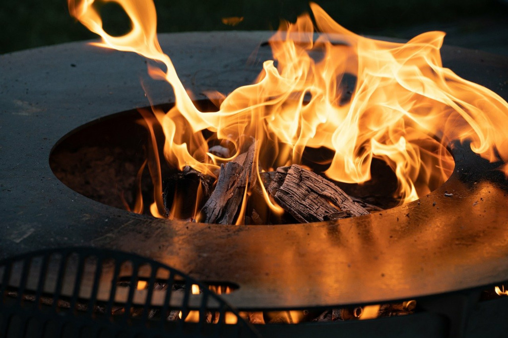 Feuerschale im Garten: Die wichtigsten Infos auf einen Blick | Klimaworld