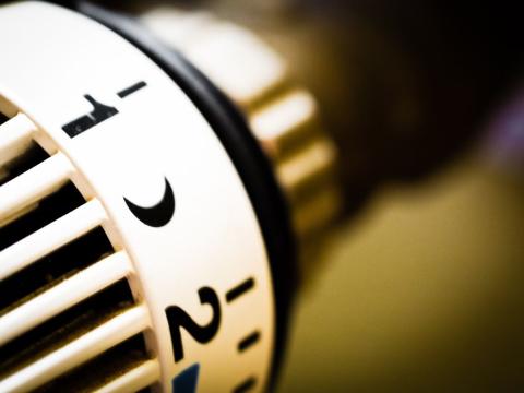 Was bedeuten die Zahlen und Symbole auf dem Thermostat? | Klimaworld