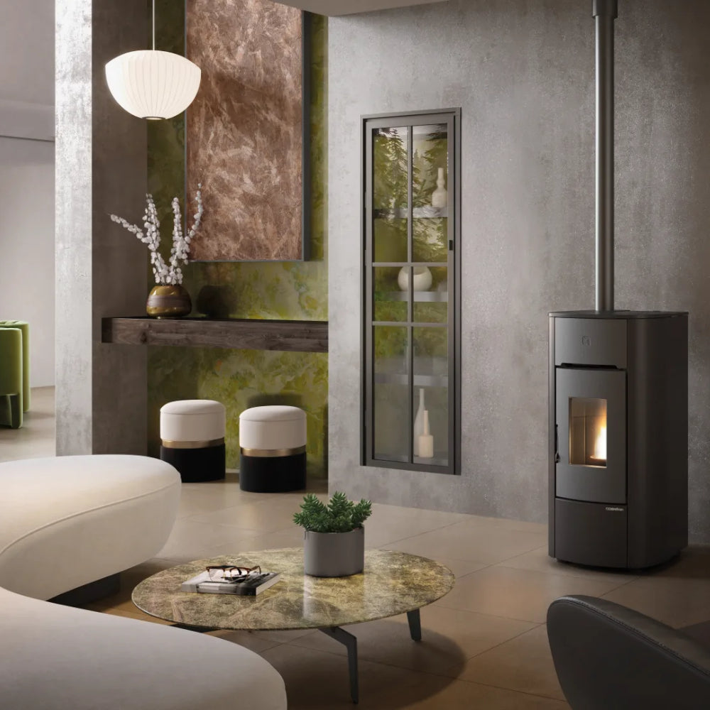 Extraflame beluefteter Pelletofen ANGELICA PLUS Schwarz Ambientebild | Klimaworld.com