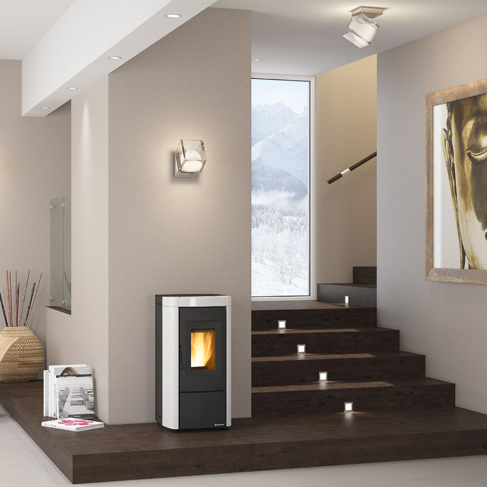 Extraflame belüfteter Pelletofen MOIRA EVO Weiß Ambientebild | Klimaworld.com