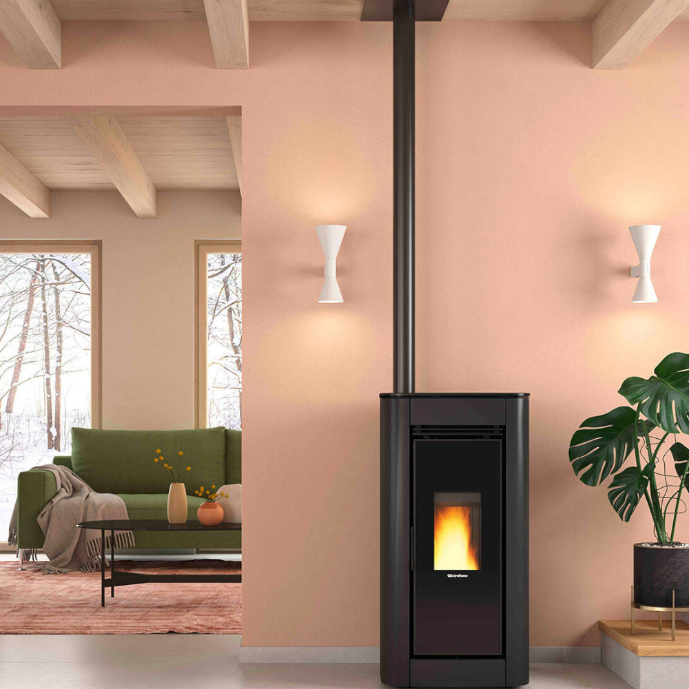 Extraflame belüfteter Pelletofen ILARY TOP Schwarz Ambientebild | Klimaworld.com
