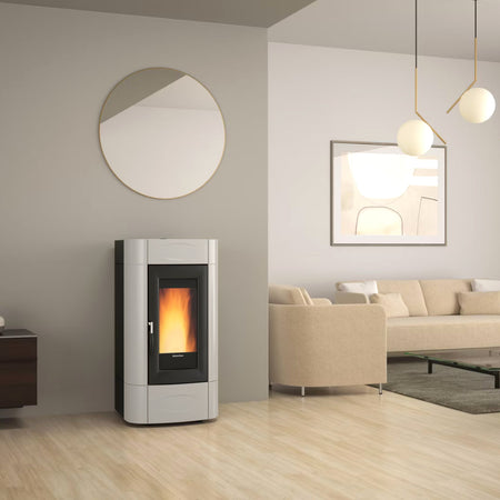 Extraflame belüfteter Pelletofen ISIDORA IDRO H16 5.0 Weiss Ambientebild | Klimaworld.com