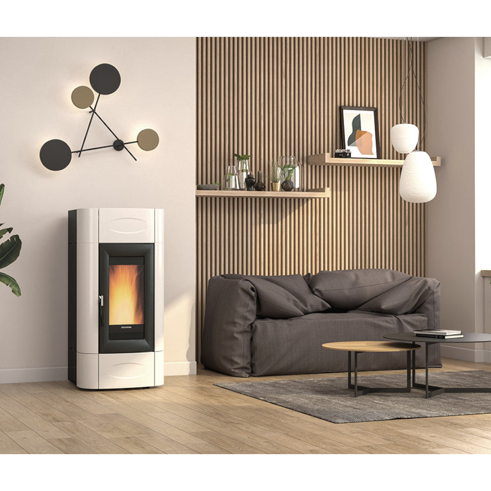Extraflame belüfteter Pelletofen ISIDORA IDRO H20 5.0 Weiss Ambientebild | Klimaworld.com