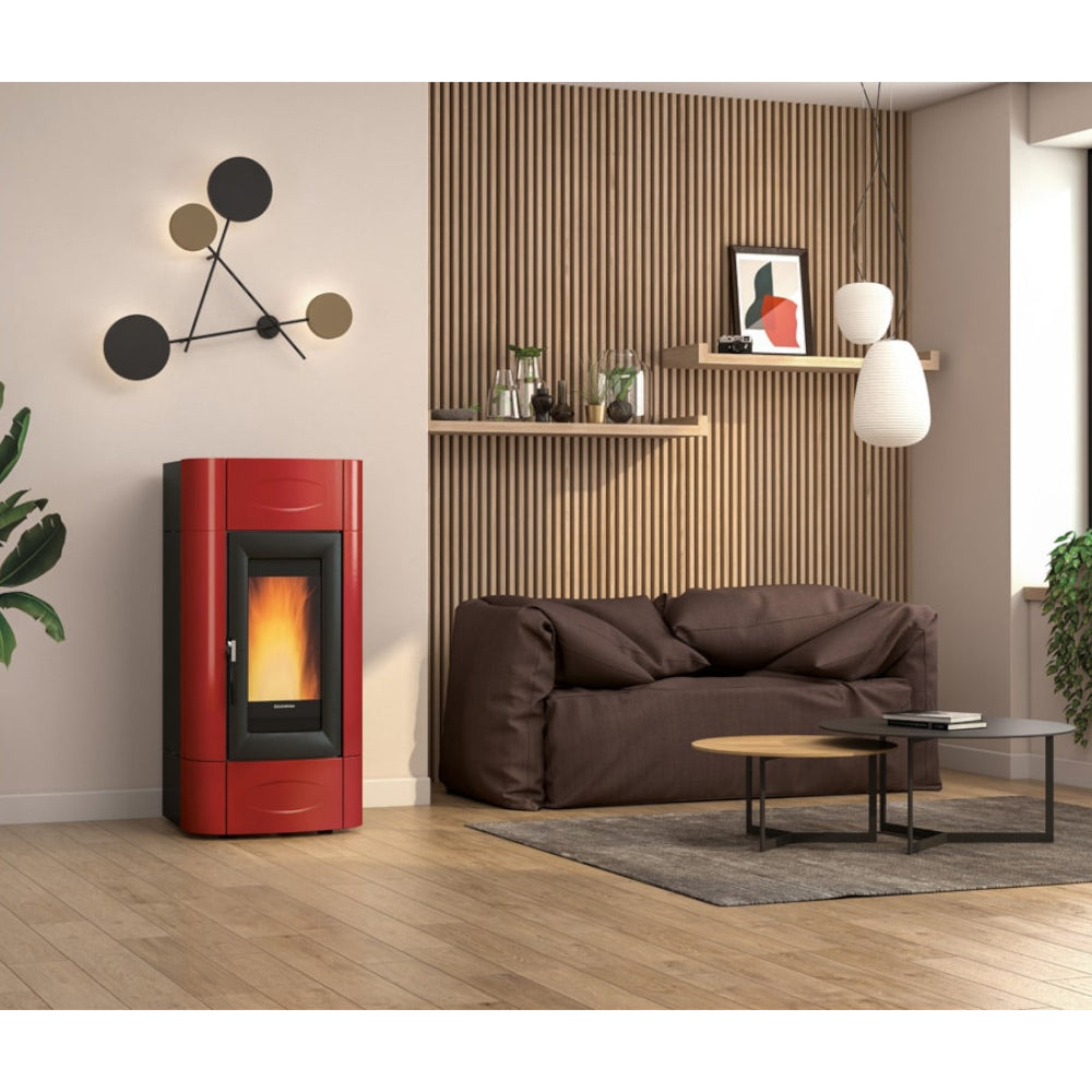 Extraflame belüfteter Pelletofen ISIDORA IDRO H20 5.0 Bordeaux Ambientebild | Klimaworld.com