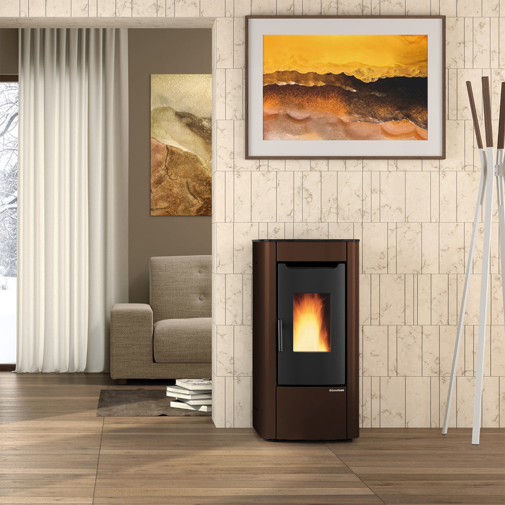 Extraflame beluefteter Pelletofen SABRY 5.0 EVO Bronze Ambientebild | Klimaworld.com