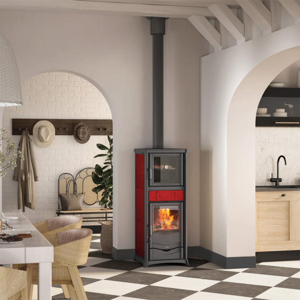 La Nordica Kaminofen Holzofen ROSSELLA PLUS FORNO 5.0 CERAMICA Ambientebild | Klimaworld.com