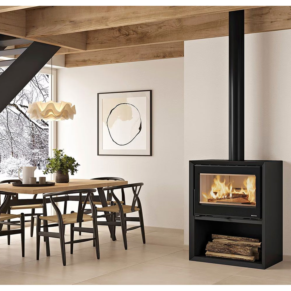 La Nordica Kaminofen Holzofen DANTE 5.0 Holzfach Ambientebild | Klimaworld.com