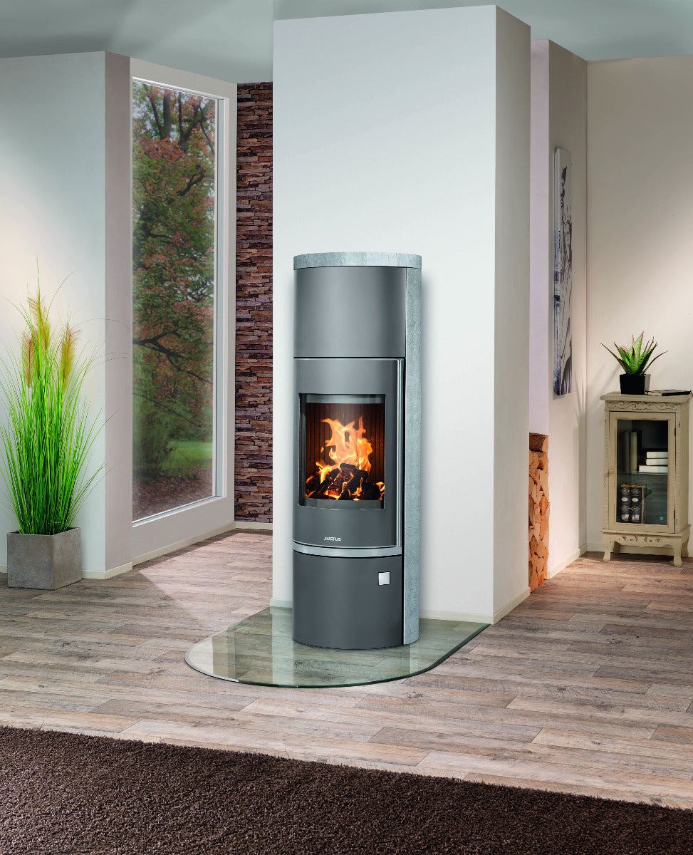Justus Kaminofen Faro W+ 2.0 Stahl Gussgrau, Speckstein Ambiente | klimaworld.com