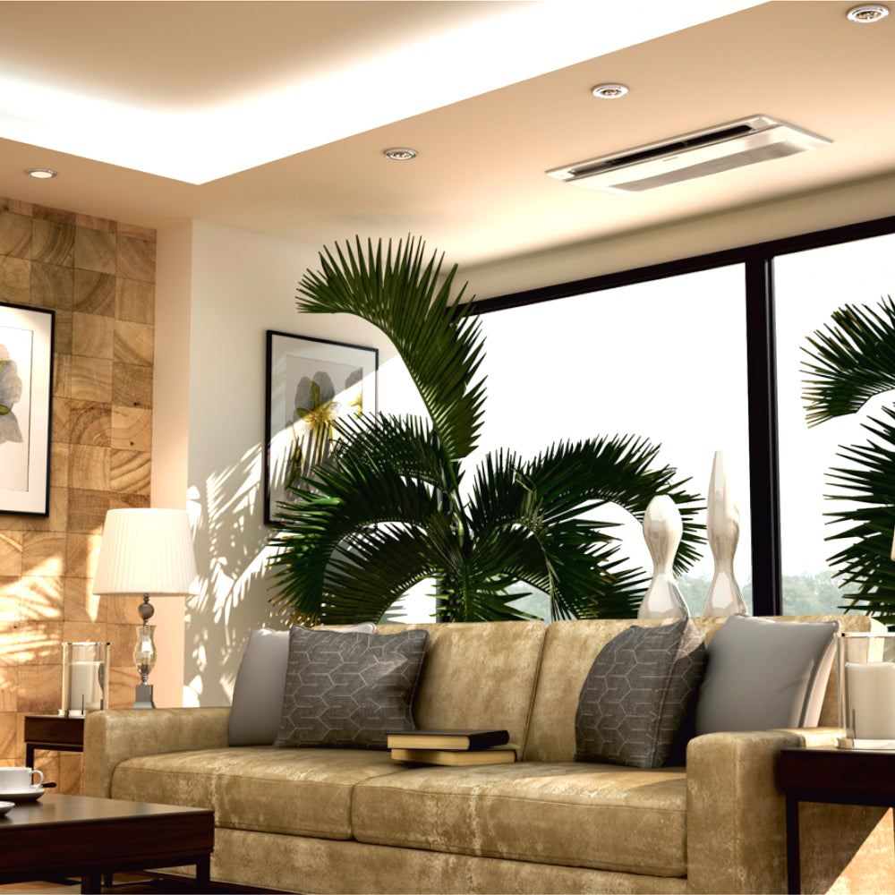 Ambientebild: Wohnzimmer mit Couch, Kissen, Tisch und Pflanzen, in der Decke eingelassene Samsung WindFree 1-Wege-Deckenkassette | Klimaworld.com