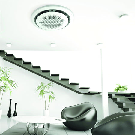 Samsung Klimaanlage 360°-Airflow-Deckenkassette WindFree Ambientebild: rundes Innengeraet weiss, montiert in heller Wohnumgebung mit Treppe | Klimaworld.com