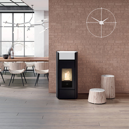 Edilkamin Pelletofen wasserführend Myrna H 15 Ambientebild weiß