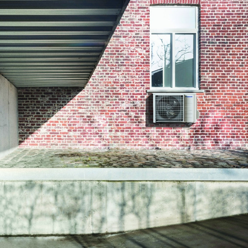 Daikin R32 Klimaanlage Perfera Cold Region Außengerät Ambientebild