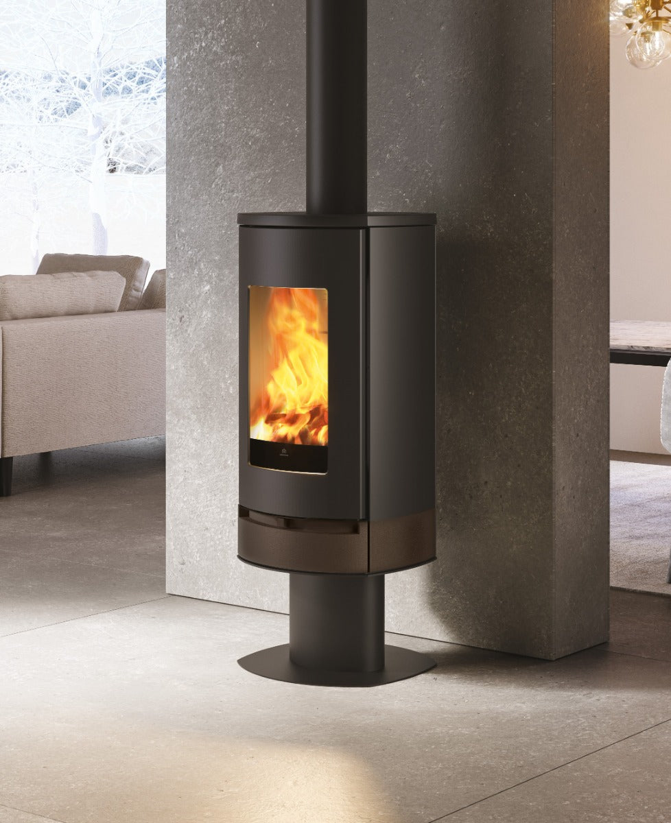 Edilkamin luftgeführter Kaminofen Code J Evo mit 8,1 kW Feuerraum Guss| mit Stahlkorpus in bronze, Ambiente nah| Klimaworld.com