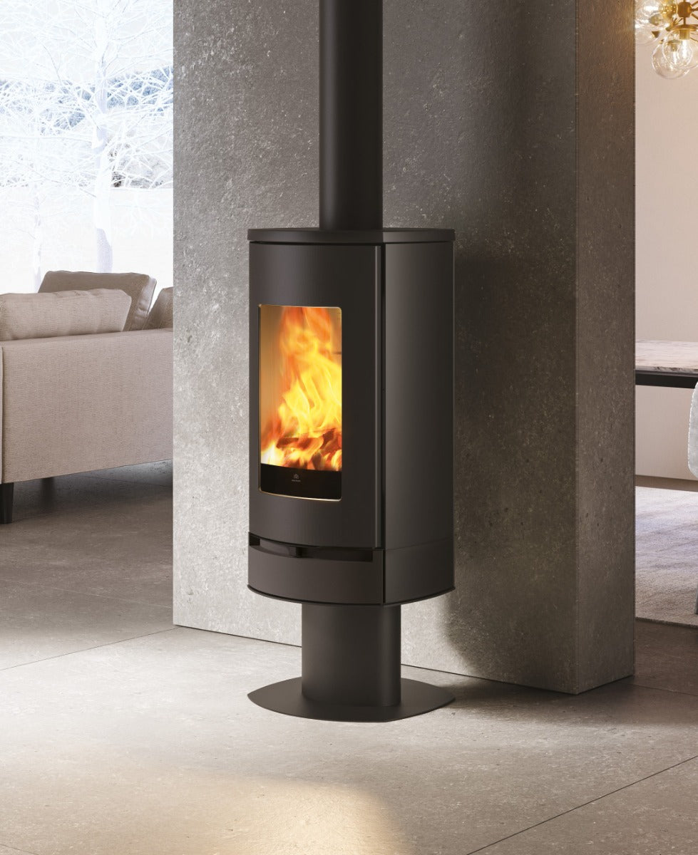 Edilkamin luftgeführter Kaminofen Code J Evo mit 8,1 kW mit Stahlkorpus in schwarz, Ambiente nah | Klimaworld.com