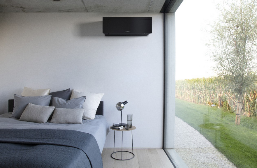 Daikin Emura 3 Inneneinheit in Schwarz wandhängend | klimaworld.com