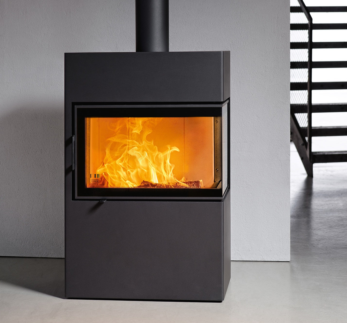 Kaminofen Austroflamm Dexter 2.0 - mit Stahlmantel - mit Hintergrund