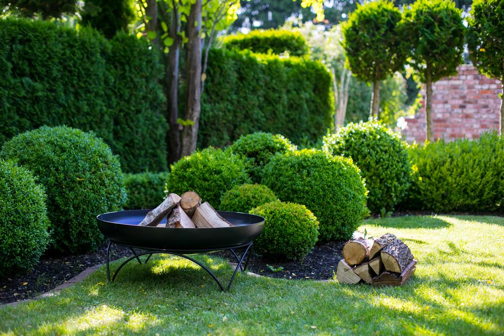 Gardener dekorative Feuerschale TF-FS 101-1 aus Rohstahl im Ambiente // Klimaworld.com