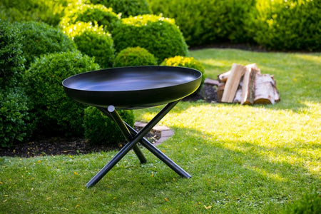 Gardener hohe Feuerschale mit gekreuzten Beinen TF-FS 110-1 aus Rohstahl // Klimaworld.com Ambientebild