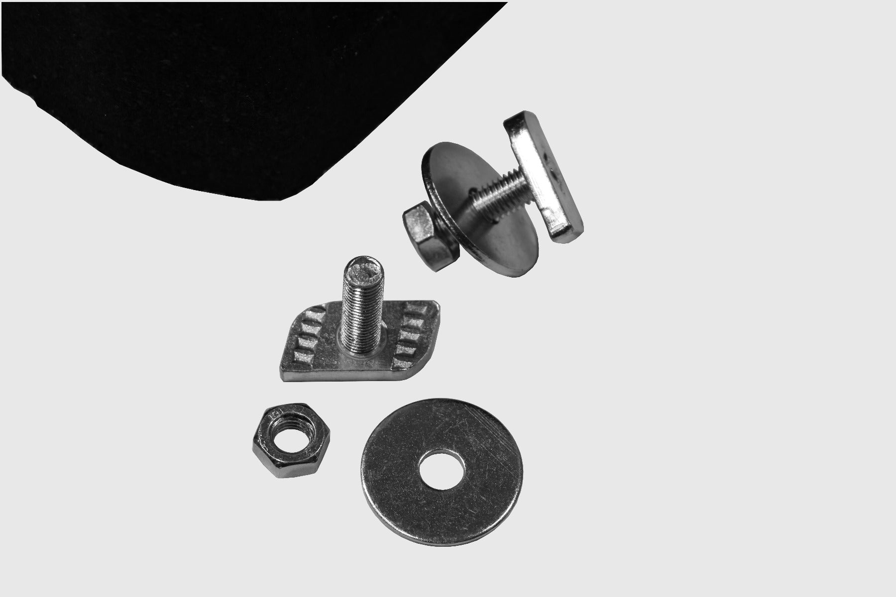 Befestigungsmaterial einmal einzeln einmal zusammengeschraubt für Dämpfungssockel aus Gummi für Klimaanlagen | Klimaworld.com