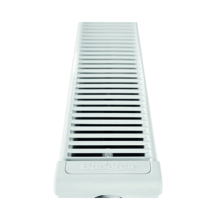 Weisser Flachheizkoerper VC-Profil mit Abdeckgitter und Buderus Logo, Frontansicht | klimaworld.com