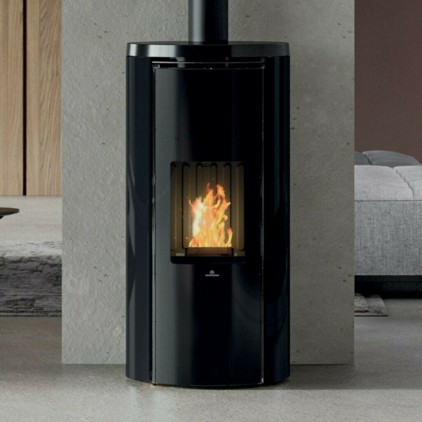 Edilkamin Pelletofen Celia Air Tight Plus inkl. Wi-Fi glas schwarz Ambientebild