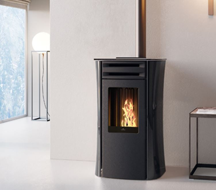 Edilkamin Pelletofen Dania Air Tight Plus inkl. Wi-Fi Ambientebild