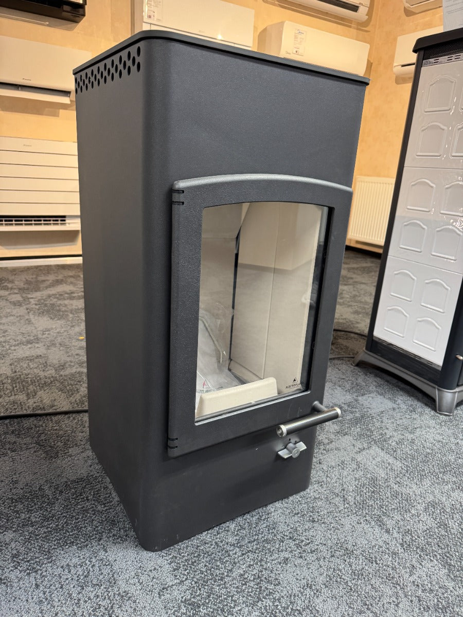 Austroflamm Kaminofen Lucy Cook | Ausstellung | Frontal 2 | Klimaworld.com