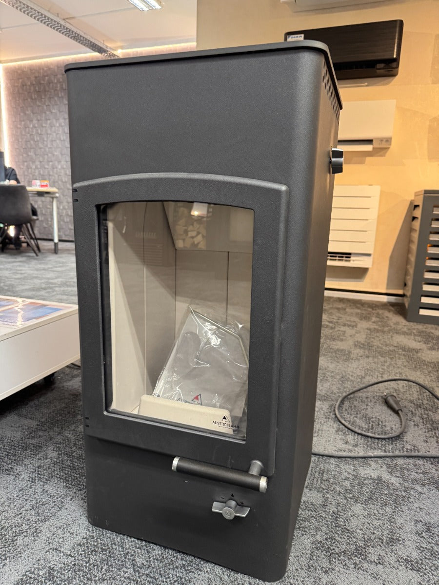 Austroflamm Kaminofen Lucy Cook | Ausstellung | Frontal | Klimaworld.com