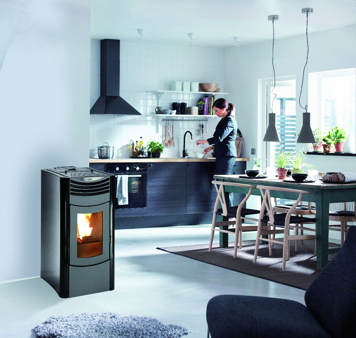 KALOR Pelletofen Ermetica 98 Nux Mod 8 Ambientebild | klimaworld.com