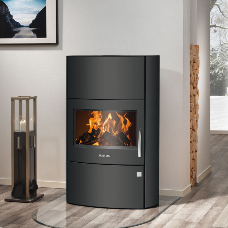 Justus Kaminofen Agero W+ Stahl Schwarz Ambiente | klimaworld.com