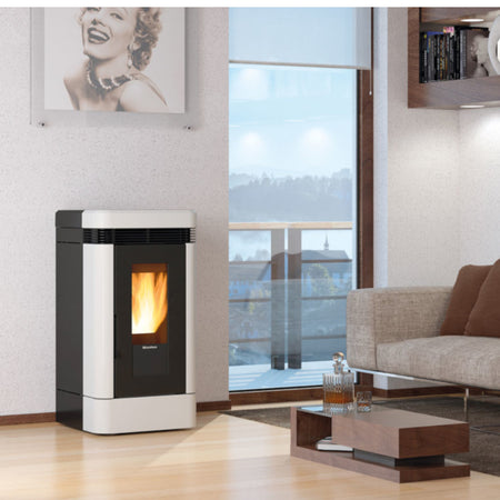 Extraflame Pelletofen Lucia in weiss Ambientebild