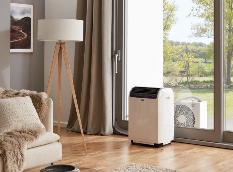 REMKO mobile Split Klimaanlage RKL 495 DC in Weiss, Innen- und Aussengeraet im Ambientebild | klimaworld.com