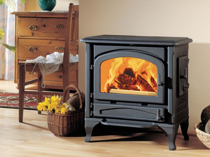 Austroflamm Kaminofen Wien | Gussofen | 6 kW - Ambientebild